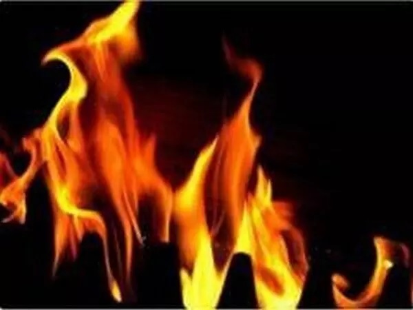 किराने की दुकान में लगी आग किराने की दुकान में लगी आग